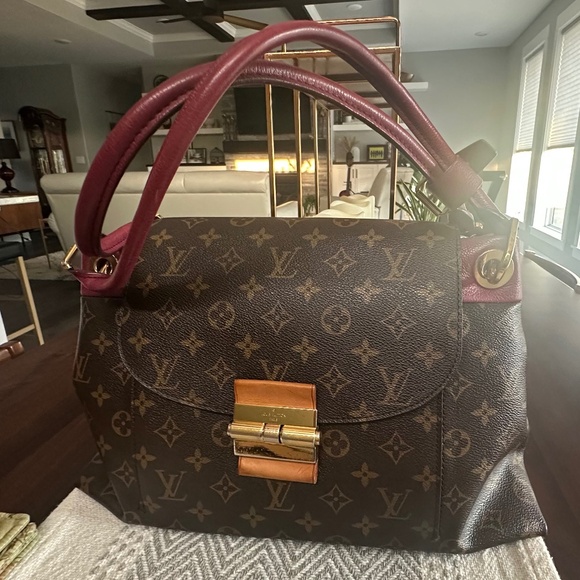 AUTHENTIC Louis Vuitton Monogram Olympe Aurore, Receipt Available - Picture 1 of 14